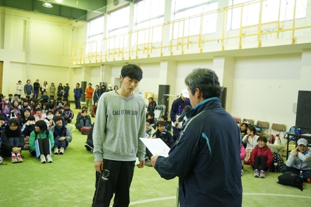 �\������^