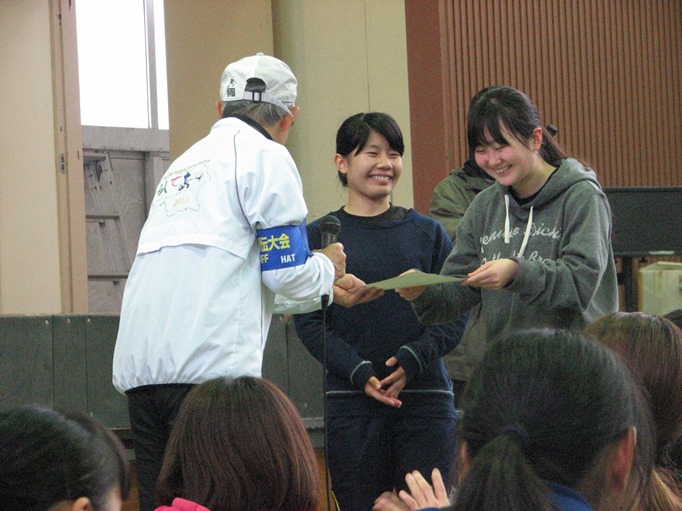 ���q����P��